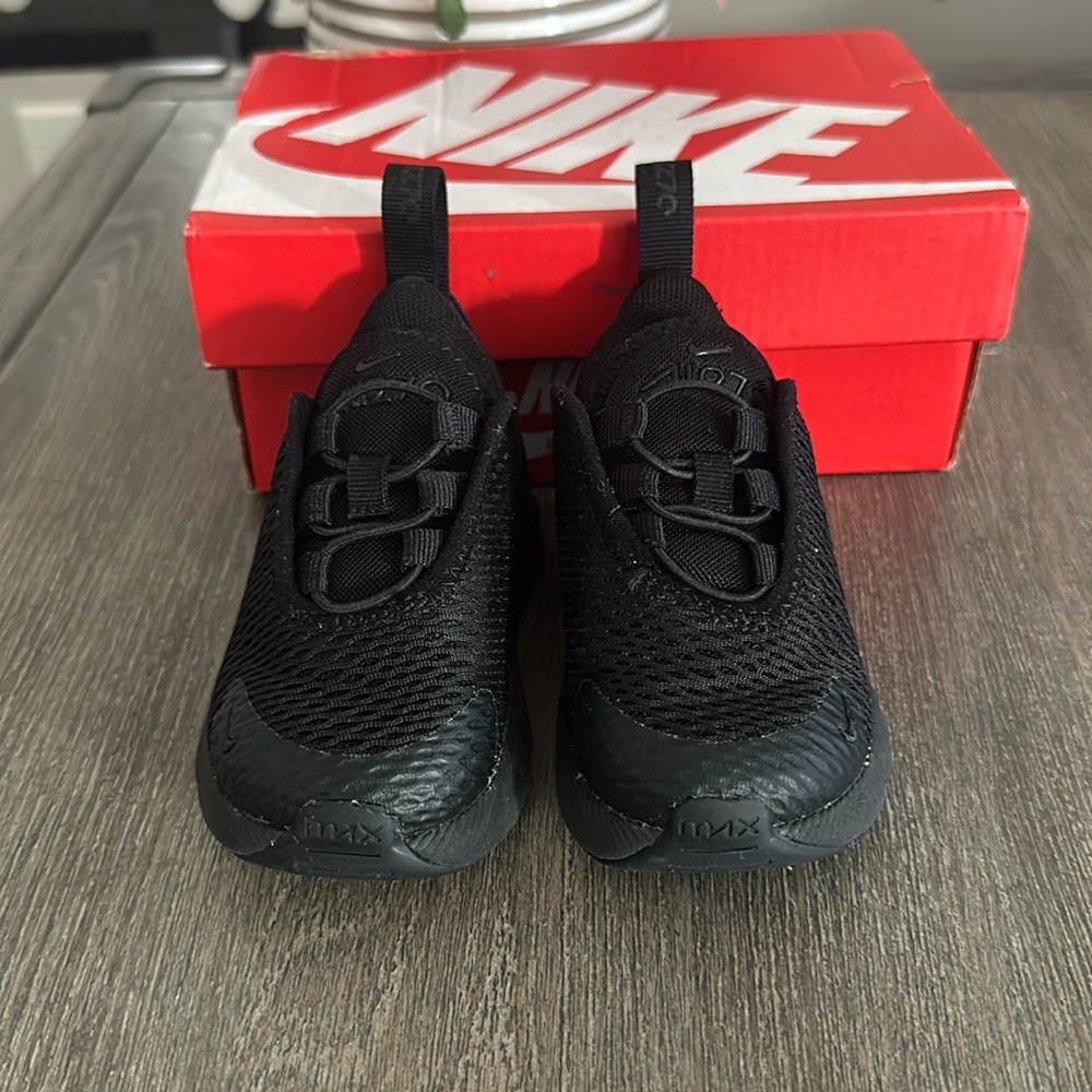 NIKE AIR MAX 270 4c